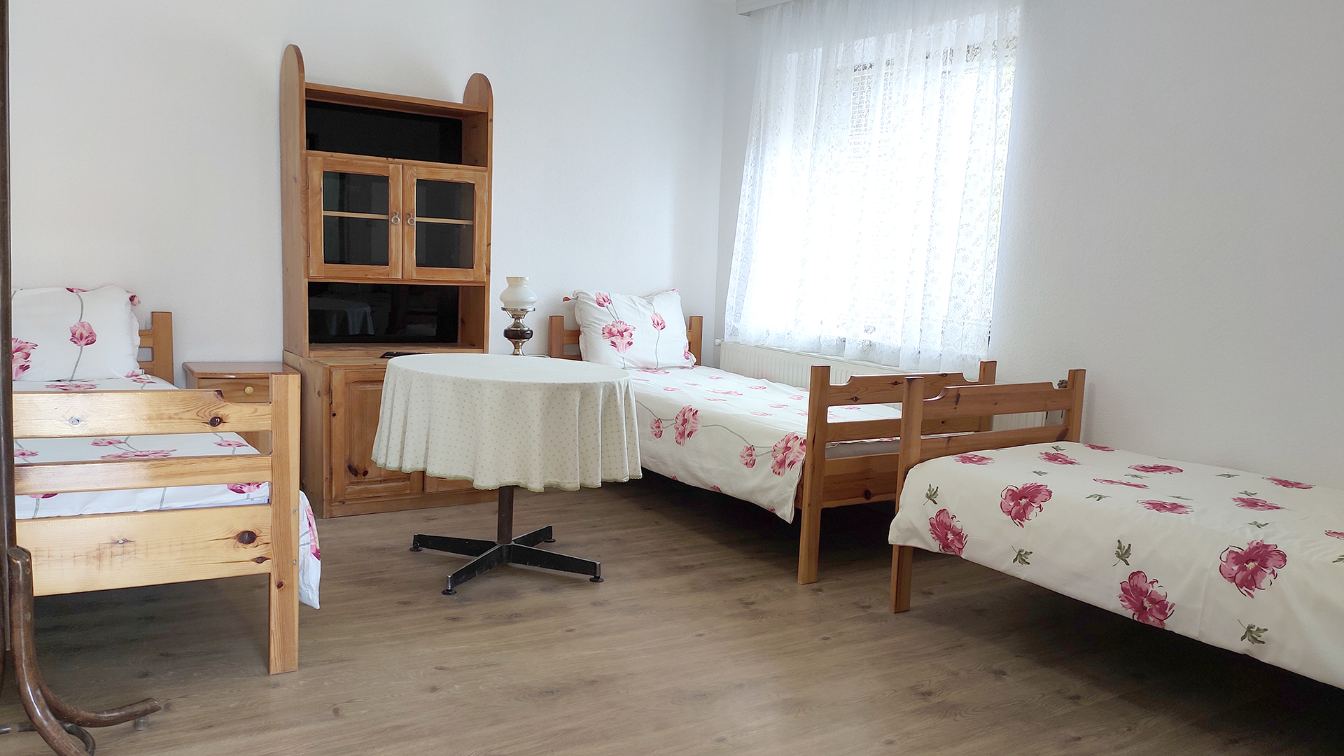 Стая 4 с три отделни легла